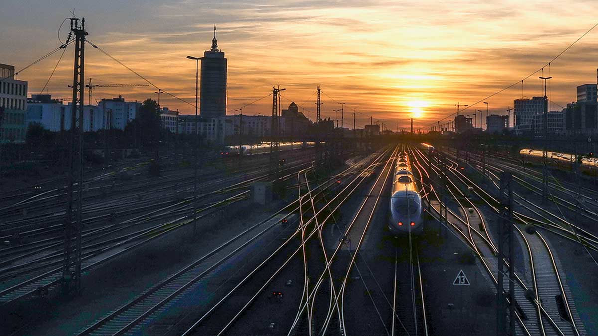 Developing rail control software with digital twins and signaling design automation